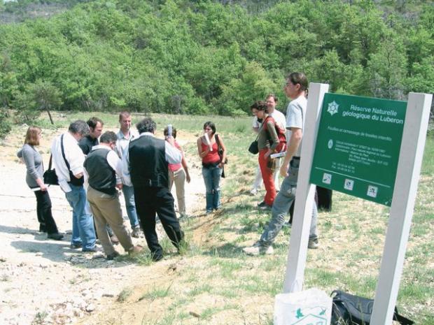 Cécile Birard - Sensibilisation des visiteurs de la réserve naturelle géologique du Lubéron Cécile Birard - Sensibilisation des visiteurs de la réserve naturelle géologique du Lubéron